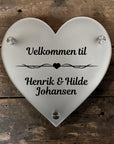 Dørskilt hjerte i Frostet Akryl - personlig gave fra Fjellgave