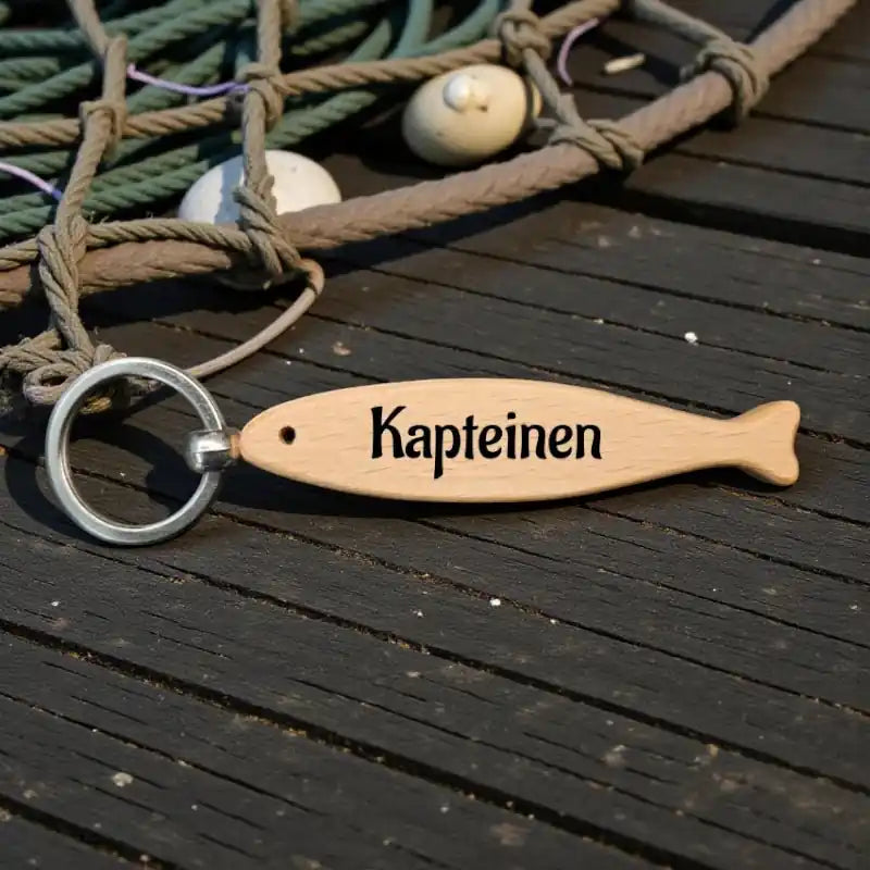 Fisk nøkkelring i bøk - personlig gave fra Fjellgave